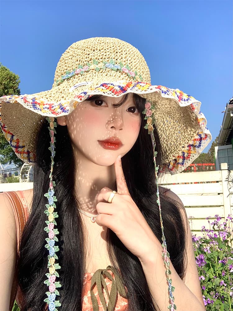 帽子 レディース 花飾りひも付き　波型つば麦わら帽子